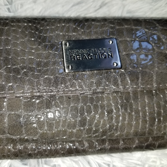 Kenneth Cole reaction - Picture 2 of 4